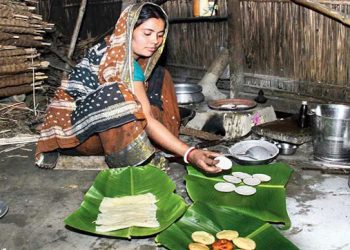 পৌষ সংক্রান্তিতে পিঠে-পুলির উৎসবে মুখর টাঙ্গাইলের গ্রামাঞ্চল