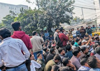 তিন দাবিতে নির্বাচন কমিশন কার্যালয় ঘেরাও কর্মসূচি পালন করছে ছাত্রদল