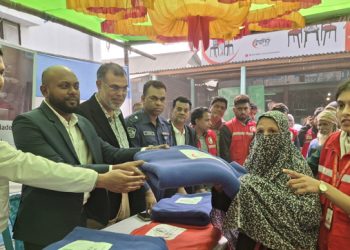 চরের শীত ভাঙতে রেড ক্রিসেন্টের মানবিক উদ্যোগ