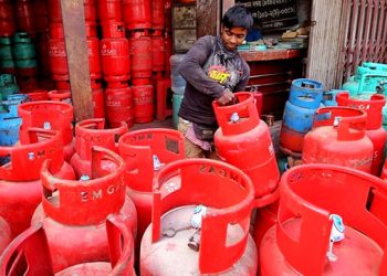 ১২ কেজি এলপিজি সিলিন্ডারে দাম কমল