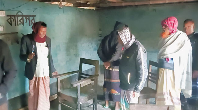 ঝিনাইদহে আওয়ামী লীগ অফিসে ভাঙচুর-অগ্নিসংযোগ