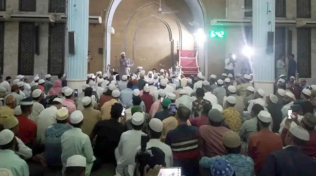 ইবাদত ও দোয়ার মধ্য দিয়ে টাঙ্গাইলে পালিত হচ্ছে পবিত্র শবে বরাত