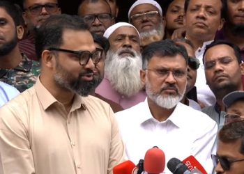 মিরপুর পল্লবীর প্যারিস খালে পরিচ্ছন্নতা কার্যক্রম উদ্বোধন করলেন মো. আমিনুল হক