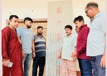 মির্জাপুরে অগ্নিকান্ডে দুই পরিবারকে ৫ বান্ডেল ঢেউটিন বরাদ্দ