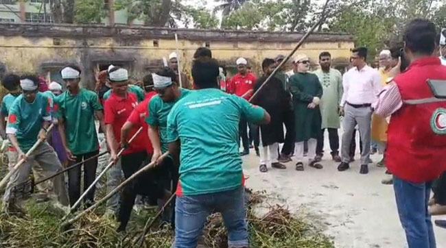 ডেঙ্গু প্রতিরোধে পিরোজপুরে জেলা প্রশাসনের সমন্বিত পরিষ্কার–পরিচ্ছন্নতা অভিযান শুরু