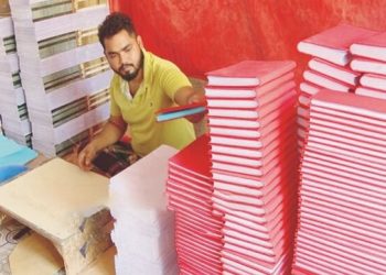 প্রযুক্তির যুগেও টিকে আছে টাঙ্গাইলের ঐতিহ্যবাহী ‘হালখাতা’ প্রথা