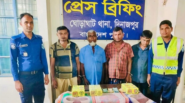 দিনাজপুরের জুয়ার আসরে অভিযান, নগদ টাকাসহ আটক ৪