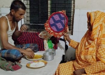 তীব্র লোডশেডিংয়ে বিপর্যস্ত হিলির জনজীবন