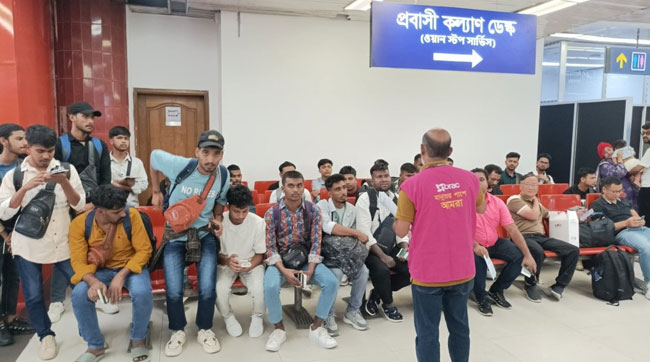 কম্বোডিয়ার স্ক্যাম সেন্টার থেকে ফিরলেন আরও ৫২ বাংলাদেশি