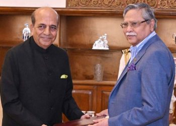 রাষ্ট্রপতির কাছে পরিচয়পত্র পেশ করলেন ভারতের নতুন হাইকমিশনার দীনেশ ত্রিবেদী