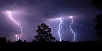গোপালপুরে বজ্রপাতে গৃহবধূর মৃত্যু