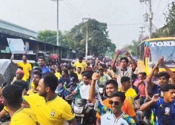 যশোরে ব্রাজিল সমর্থকদের উদ্যোগে বর্ণাঢ্য আনন্দ মিছিল অনুষ্ঠিত