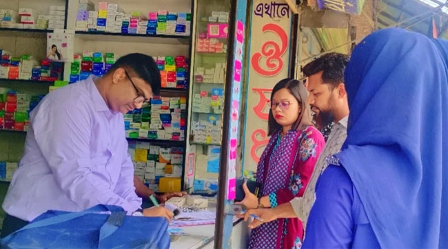 টাঙ্গাইলে ভেজাল ও অবৈধ ওষুধ বিক্রির অভিযোগে তিন ফার্মেসিকে জরিমানা