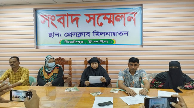 মির্জাপুরে রাস্তার দাবিতে মুক্তিযোদ্ধার মেয়ের সংবাদ সম্মেলন