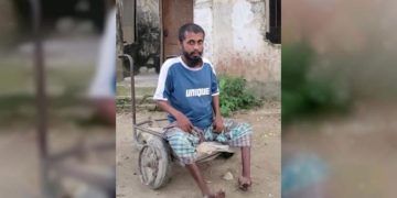 গোপালপুরে ২০ বছর ধরে পরিত্যক্ত ভবনেই জীবনযাপন প্রতিবন্ধী যুবকের