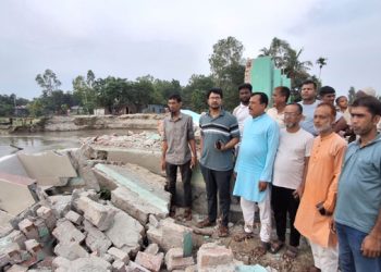 সলিমাবাদ পশ্চিমে নদীভাঙন এলাকা পরিদর্শন করলেন নাগরপুর ইউএনও