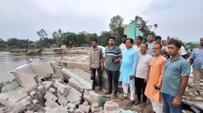 সলিমাবাদ পশ্চিমে নদীভাঙন এলাকা পরিদর্শন করলেন নাগরপুর ইউএনও