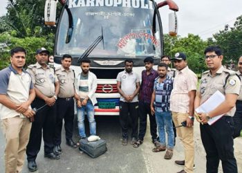 রাজশাহীতে বাসে অভিযান, দেড় কেজি হেরোইনসহ তরুণ গ্রেপ্তার