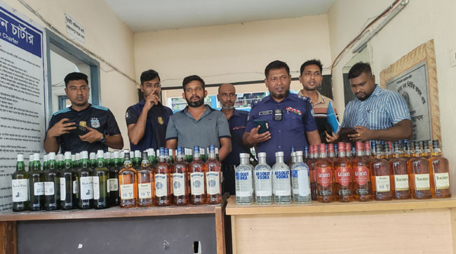 পাজেরোতে বিদেশি মদের চালান, আটক ১
