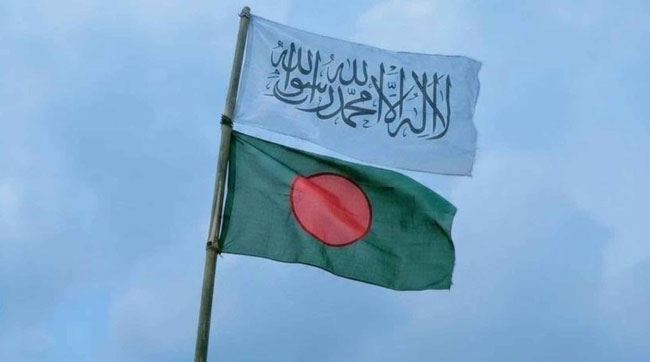 বাংলাদেশে হঠাৎ কলেমা লেখা পতাকা ওড়ার নেপথ্যে কী?