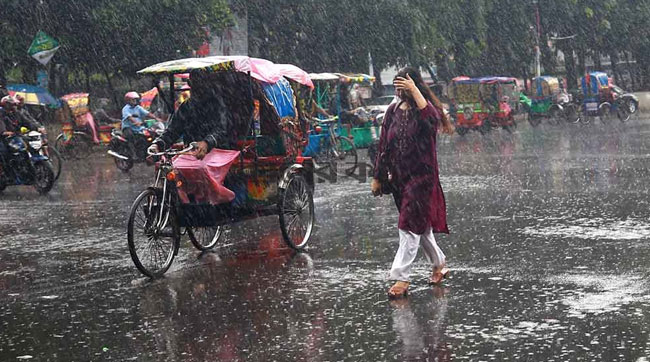 পাঁচ বিভাগে ভারি থেকে অতিভারি বৃষ্টির সতর্কতা