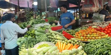 টাঙ্গাইলে বন্যা ও বৃষ্টির প্রভাবে নিত্যপণ্যের বাজারে আগুন