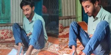 দুই হাত নেই, পা দিয়ে লিখেই স্বপ্নজয়ের পথে টাঙ্গাইলের তাওহীদ