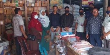 দেলদুয়ারে মেয়াদোত্তীর্ণ কীটনাশক রাখায় সার ডিলারকে জরিমানা