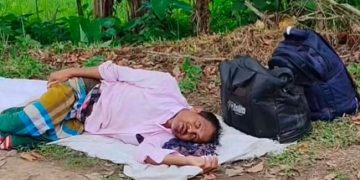 সখীপুরের কালমেঘায় অসুস্থ প্রবাসীকে রাস্তায় ফেলে গেল পরিবার