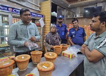 অস্বাস্থ্যকর পরিবেশে খাবার, টাঙ্গাইলে ৩ প্রতিষ্ঠানকে জরিমানা