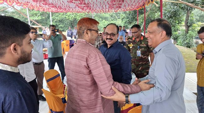 সরকার সারাদেশের রাষ্ট্রায়ত্ত সব বন্ধ কারখানা চালুর উদ্যোগ নিয়েছে প্রতিমন্ত্রী শরীফুল আলম