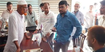 দেলদুয়ারে বেশি দামে সার বিক্রি, ডিলারকে ২৫ হাজার টাকা জরিমানা