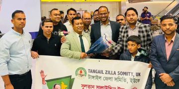 লন্ডনের হিথ্রো বিমানবন্দরে মৎস্য ও প্রাণিসম্পদ প্রতিমন্ত্রী টুকুকে ফুলেল শুভেচ্ছা