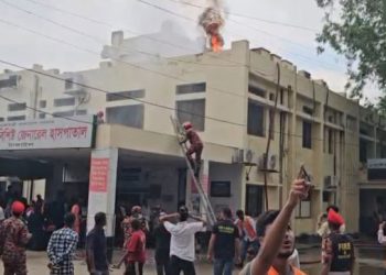 টাঙ্গাইলে হাসপাতালে দুর্যোগ ও অগ্নিকাণ্ড মোকাবিলায় মহড়া