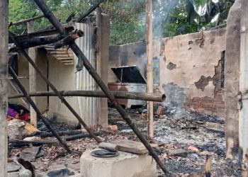 মধুপুরে সম্পত্তির দাবিতে দাদা-দাদির ঘরে আগুন দিলো নাতি