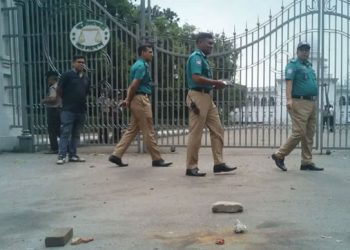 হাইকোর্টের সামনে ককটেল বিস্ফোরণ
