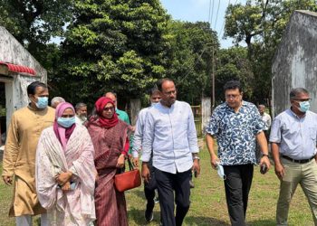 কেন্দ্রীয় খামারে মুরগির বাচ্চা উৎপাদন বাড়ানোর নির্দেশ প্রতিমন্ত্রীর