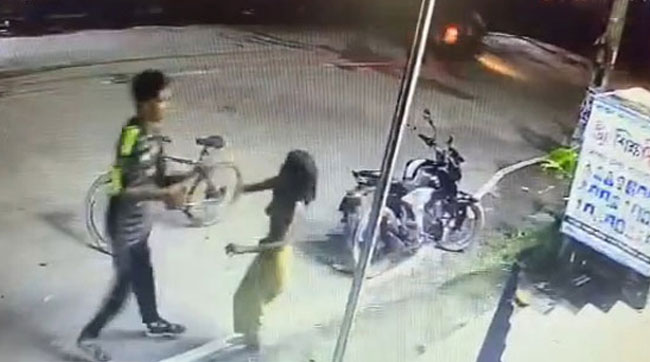 টাঙ্গাইলে ভবঘুরে নারীকে ধর্ষণচেষ্টার অভিযোগে কিশোর গ্রেপ্তার
