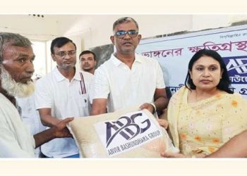 দৌলতপুরে নদীভাঙনে ক্ষতিগ্রস্তদের জন্য খাদ্য সহায়তা