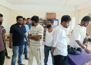 সাজেকে যাওয়ার পথে আওয়ামী লীগের পক্ষে স্লোগানের অভিযোগে ৬ পর্যটক আটক