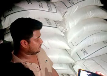 কালিহাতীতে ব্যবসায়ীর গুদাম থেকে ২১৬ বস্তা সরকারি চাল জব্দ