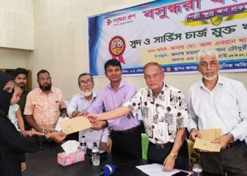 সুদমুক্ত ঋণে স্বাবলম্বী হচ্ছে বাঞ্ছারামপুরের নারীরা