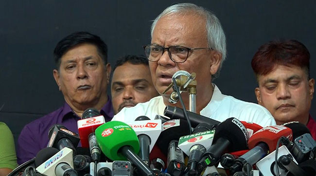 প্রধানমন্ত্রীর কার্যালয়ের সামনে ককটেল বিস্ফোরণ, জড়িতদের নিয়ে প্রশ্ন রিজভীর
