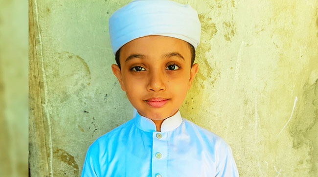 ১১ মাসে কোরআন হিফজ সম্পন্ন করল ৮ বছরের মুগ্ধ